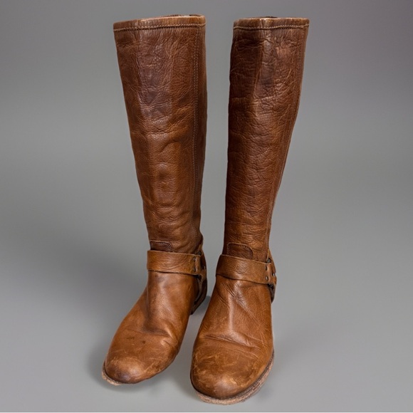 Frye distressed leather size 8 1/2 brown cognac riding boot